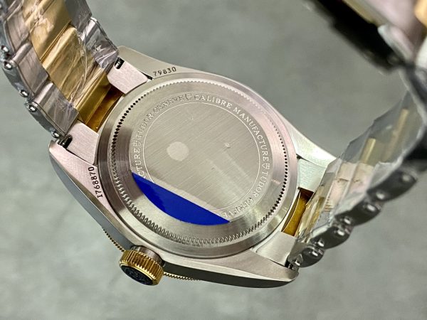 ZF has added a new "Root Beer Bezel" watch to Tudor's GMT family. The overall color scheme is more composed, highlighting a retro style. (Watch model: M79833MN - 0001) - Image 9