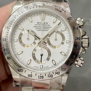 The Rolex Daytona produced by QF features a powerful 4130 movement and showcases its charm with 904 stainless steel and a 40mm diameter.